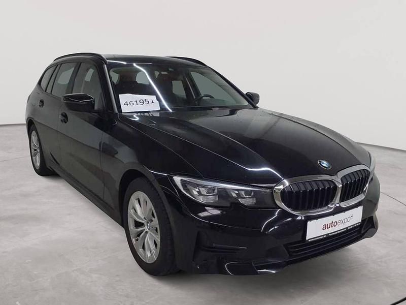 Schwarz uni Gebraucht 2021 BMW 318 Sport Line Kombi | 18.290 € (Fairer Preis) - Bild 1/4