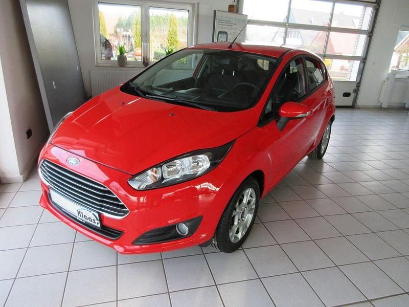 Gebraucht Ford Fiesta 65 PS (47 kW) 2013 Rot Limousine