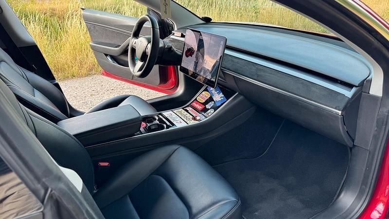 Second-hand Tesla Model 3 258 kW (351 CP) 2020 Roșu Berlinǎ