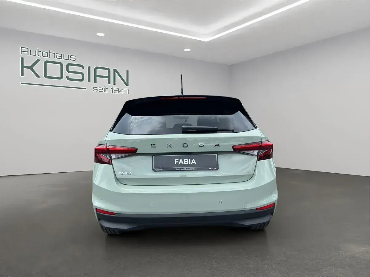 Neu Skoda Fabia Lodge 95 PS (69 kW) 2026 Grün Kleinwagen