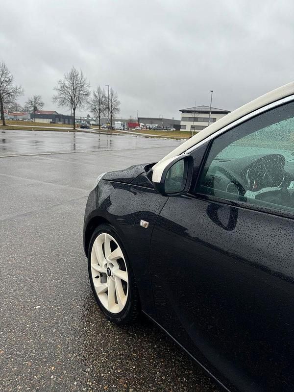 Usata Opel Adam 101 CV (74 kW) 2014 Nero Utilitaria