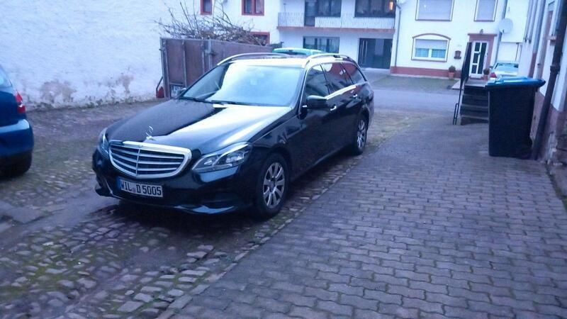 Schwarz Gebraucht 2015 Mercedes E220 Elegance Kombi | 7.200 € - Bild 1/4