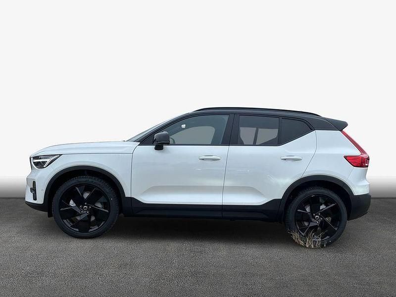 Neu Volvo XC40 Plus 163 PS (119 kW) 2026 Crystal weißperleffekt SUV