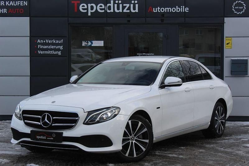 Weiß Gebraucht 2019 Mercedes E300 Limousine | 25.999 € (Guter Preis) - Bild 1/4