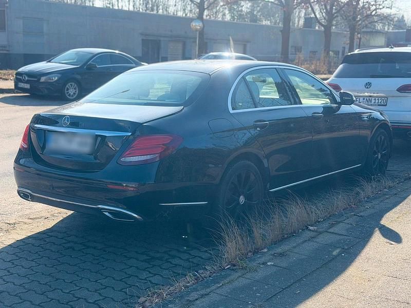 Gebraucht Mercedes 220 193 PS (141 kW) 2016 Schwarz Limousine