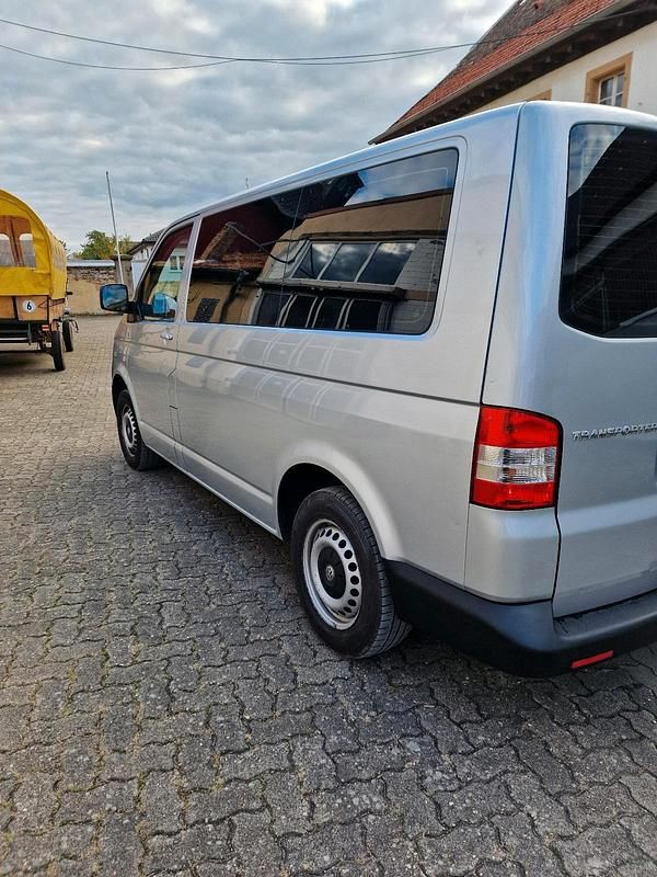 Grau Gebraucht 2009 VW T5 Van | 10.700 € - Bild 1/4