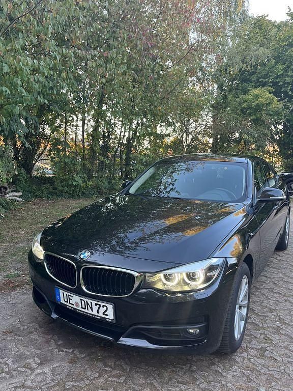 Schwarz Gebraucht 2017 BMW 320 Gran Turismo Advantage Limousine | 12.900 € (Fairer Preis) - Bild 1/4