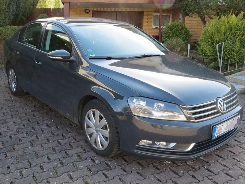 Gebraucht VW Passat 140 PS (102 kW) 2011 Grau Limousine