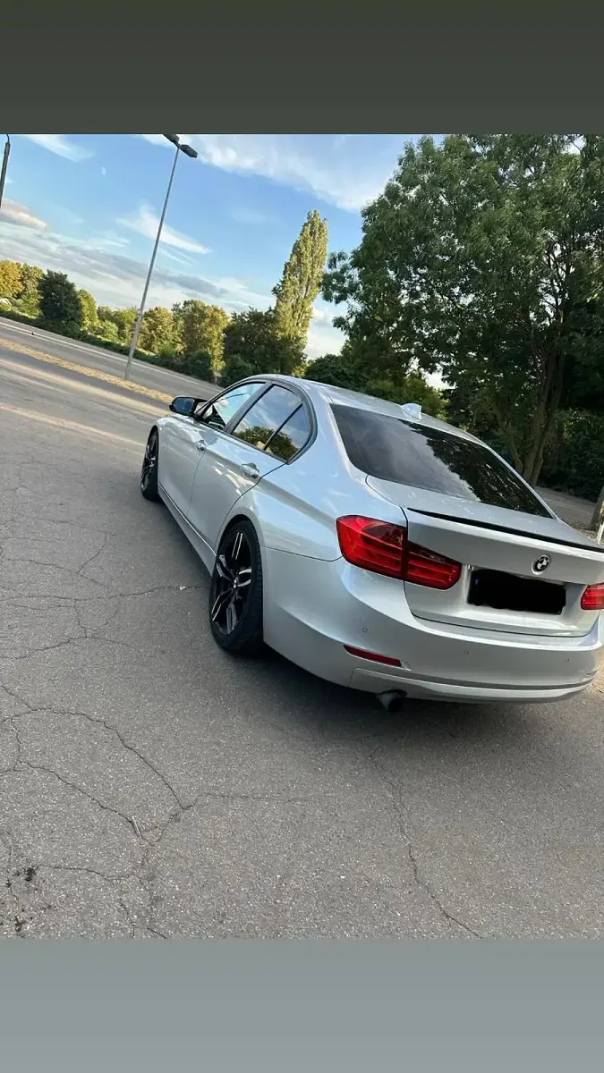Gebraucht BMW 320 184 PS (135 kW) 2012 Grau Limousine