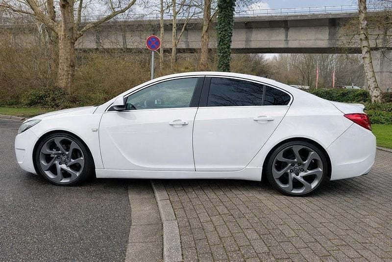 Gebraucht Opel Insignia OPC 325 PS (239 kW) 2011 Weiß Limousine