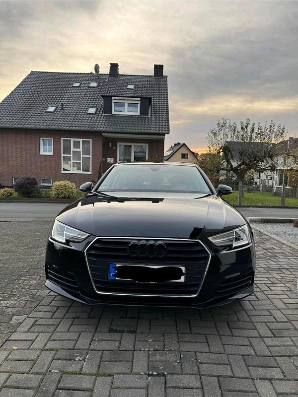 Schwarz Gebraucht 2018 Audi A4 Limousine | 17.900 € (Fairer Preis) - Bild 1/4