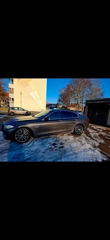Gebraucht BMW 530 245 PS (180 kW) 2011 Braun Limousine