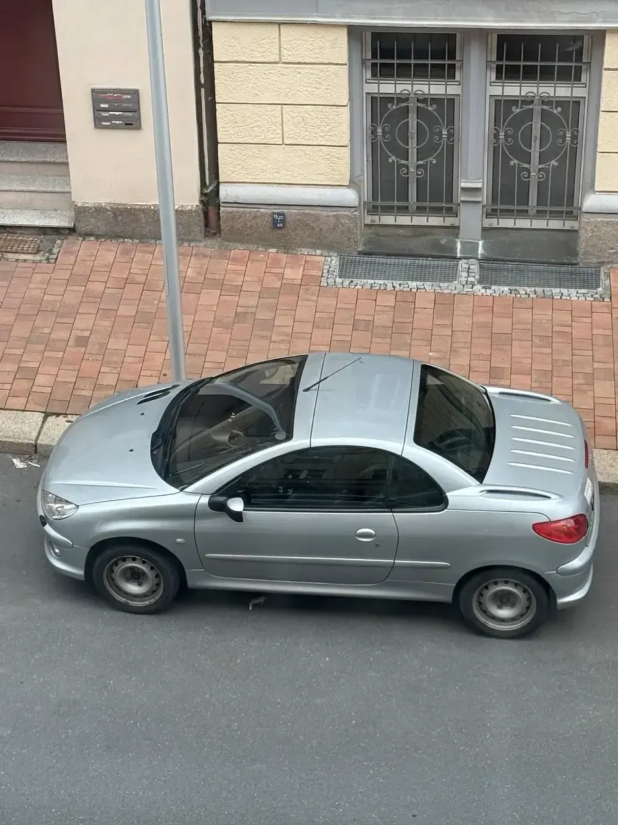 Gebraucht Peugeot 206 CC 90 PS (66 kW) 2004 Silber Cabrio