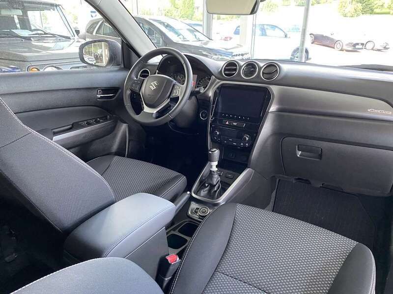 Gebraucht Suzuki Vitara Comfort 129 PS (94 kW) 2024 Pearl cool white SUV