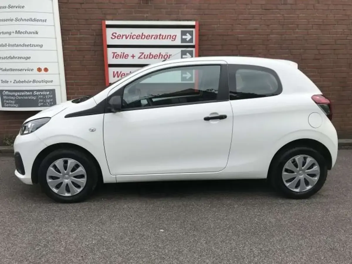 Gebraucht Peugeot 108 Access 69 PS (50 kW) 2016 Lipizan weiß Kleinwagen