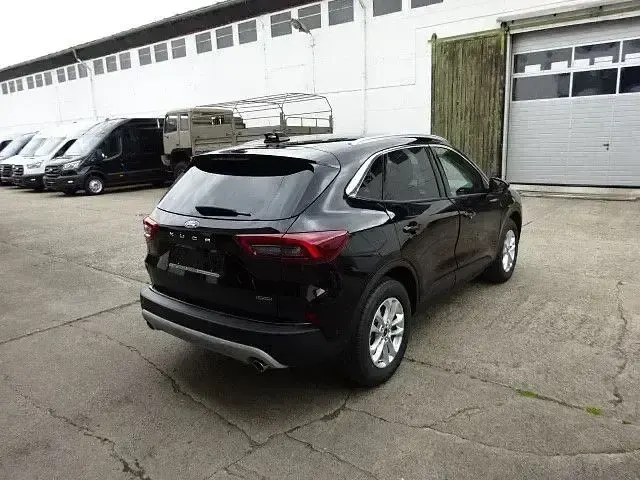 Używany Ford Kuga Titanium 242 KM (177 kW) 2024 Czarny SUV