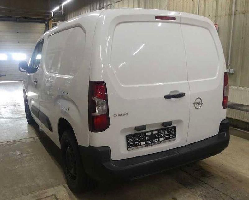 Gebraucht Opel Combo Edition 131 PS (96 kW) 2022 Weiß Van / Kleinbus