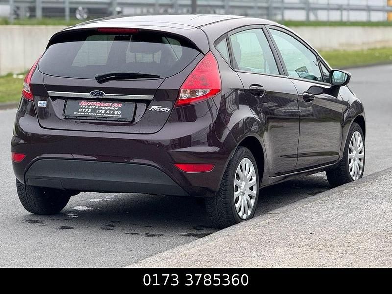 Gebraucht Ford Fiesta Trend 97 PS (71 kW) 2010 Violet Kleinwagen