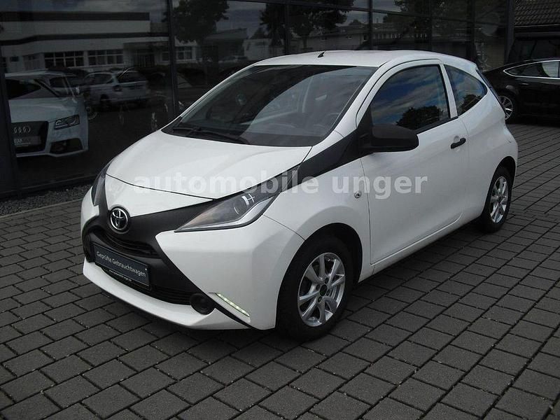 Weiß Gebraucht 2018 Toyota Aygo Kleinwagen | 7.580 € (Fairer Preis) - Bild 1/4