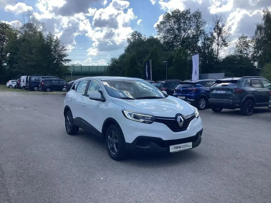 Gebraucht Renault Kadjar Life 131 PS (96 kW) 2016 Gletscherweiss SUV