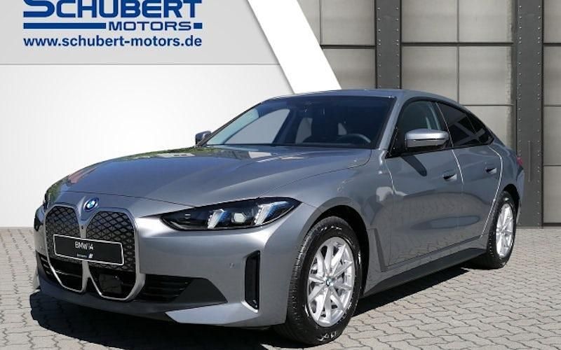 Grau Neu 2025 BMW i4 Sport Line Limousine | 51.800 € (Superpreis) - Bild 1/4