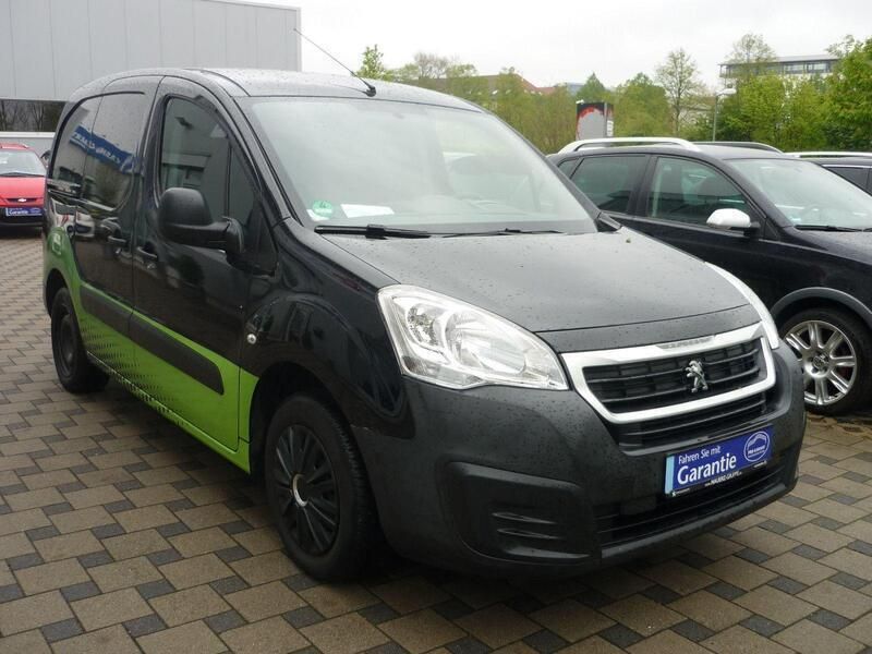 Gebraucht Peugeot Partner Comfort plus 98 PS (72 kW) 2017 Schwarz Van / Kleinbus