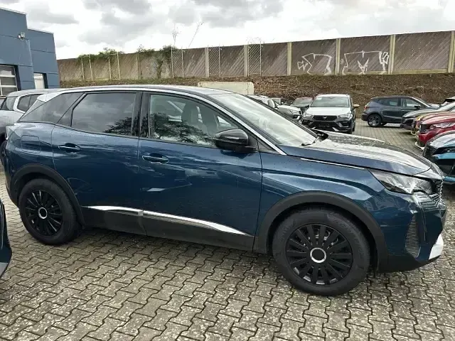 Gebraucht Peugeot 3008 Allure 131 PS (96 kW) 2024 Blau SUV