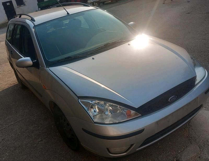 Silber Gebraucht 2003 Ford Focus Kombi | 300 € - Bild 1/4