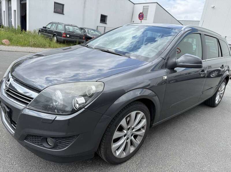 Karbongrau Gebraucht 2010 Opel Astra Innovation Kombi | 3.400 € (Guter Preis) - Bild 1/4