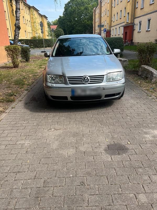 Silber Gebraucht 2005 VW Bora Limousine | 2.400 € (Fairer Preis) - Bild 1/4