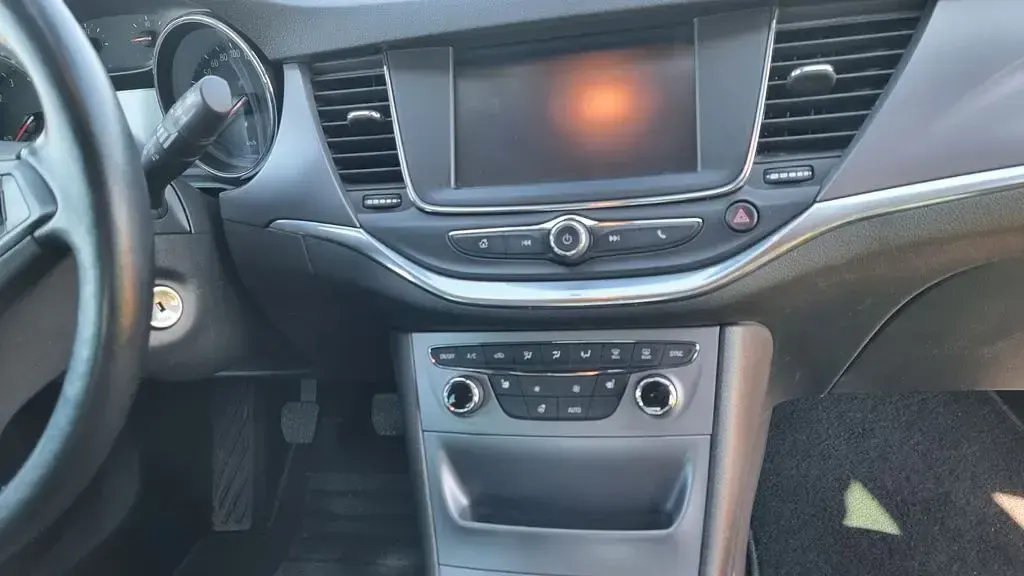 Second-hand Opel Astra 105 CP (77 kW) 2017 Roșu Berlinǎ