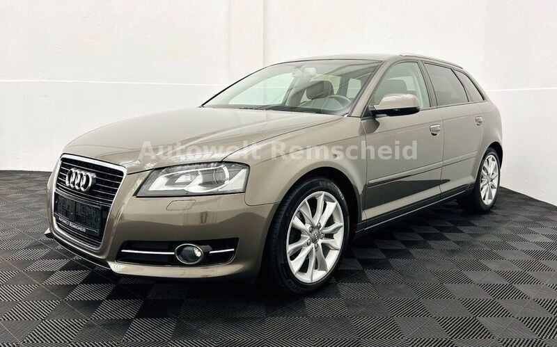 Grau Gebraucht 2012 Audi A3 Sportback Ambition Limousine | 8.999 € (Fairer Preis) - Bild 1/4