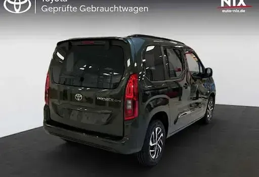 Neu Toyota Proace Verso City 131 PS (96 kW) 2026 Grün Kombi