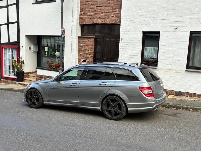 Grau Gebraucht 2008 Mercedes C320 Avantgarde Kombi | 4.990 € (Fairer Preis) - Bild 1/4