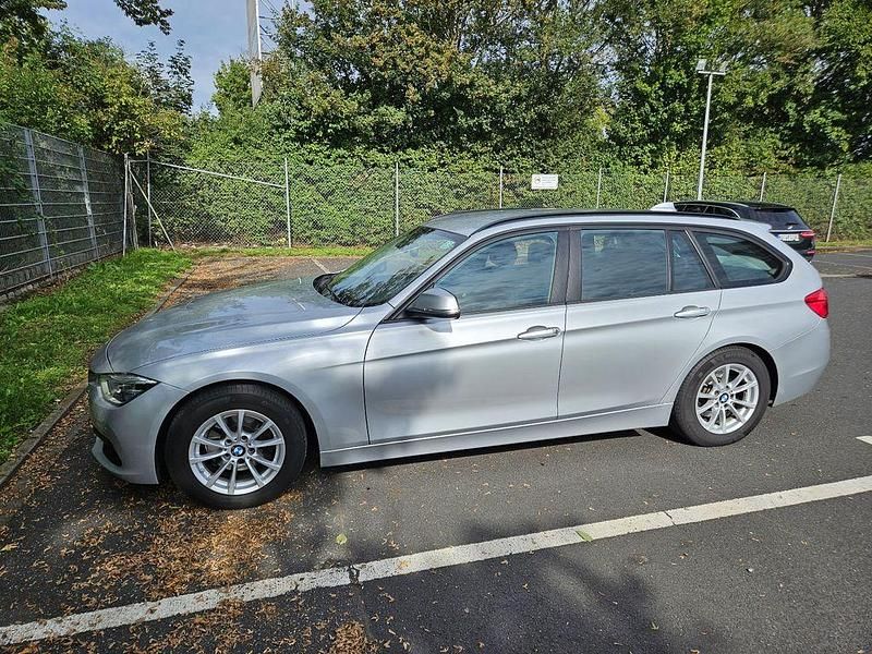 Silber Gebraucht 2019 BMW 320 Efficient Dynamics Kombi | 15.699 € (Fairer Preis) - Bild 1/4