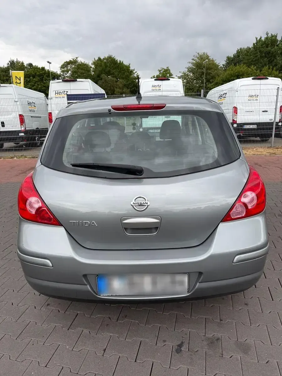 Gebraucht Nissan Tiida Acenta 110 PS (80 kW) 2009 Grau Limousine