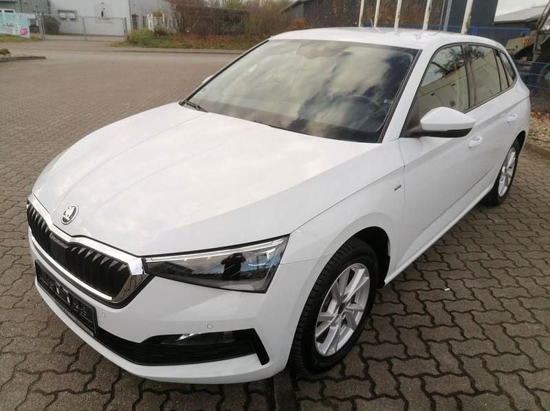 Weiß Gebraucht 2020 Skoda Scala Drive Kleinwagen | 13.900 € (Superpreis) - Bild 1/4