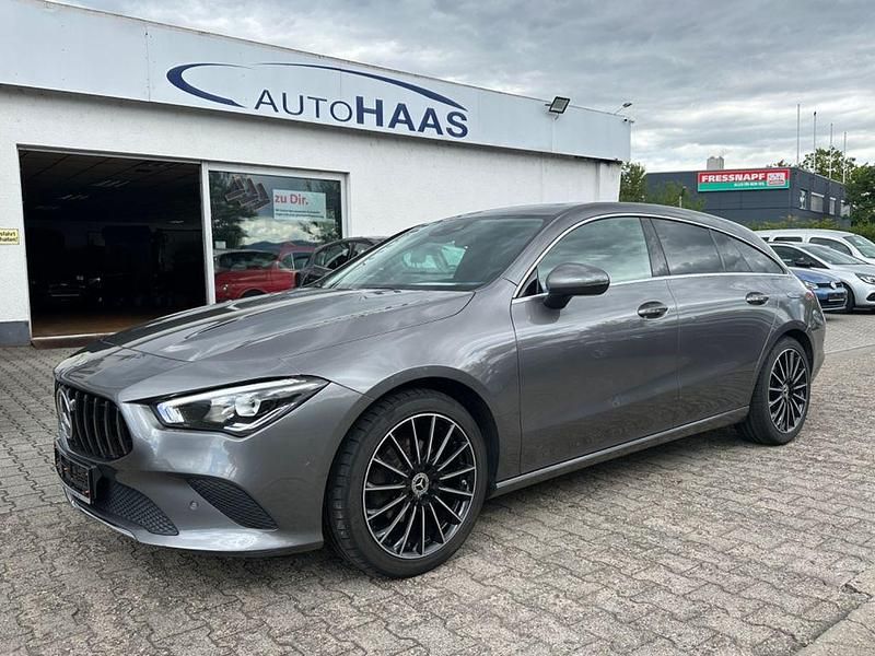 Grau Gebraucht 2020 Mercedes CLA180 Shooting Brake Kombi | 23.490 € (Fairer Preis) - Bild 1/4
