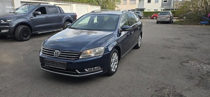 Gebraucht VW Passat Highline 105 PS (77 kW) 2011 Blau Limousine