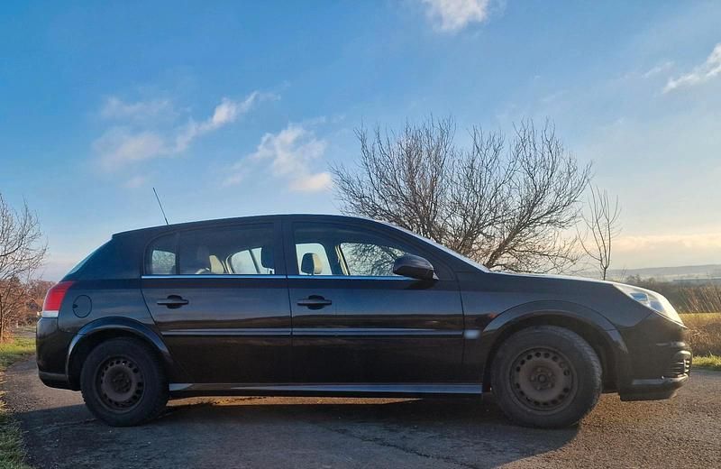 Gebraucht Opel Signum 140 PS (102 kW) 2008 Schwarz Kleinwagen