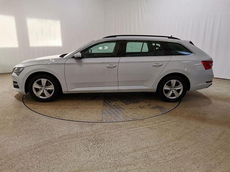 Gebraucht Skoda Superb Ambition 150 PS (110 kW) 2021 Moonweiss metallic Kombi