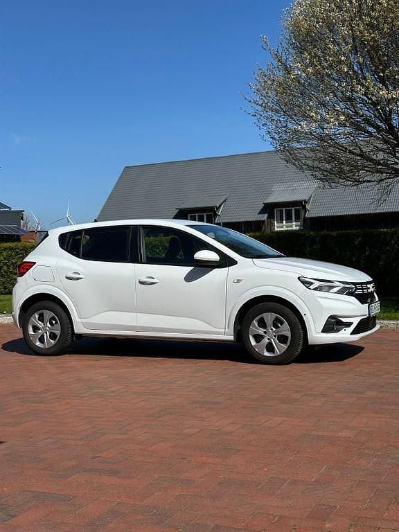 Second-hand Dacia Sandero Expression 101 CP (74 kW) 2024 Alb Berlinǎ