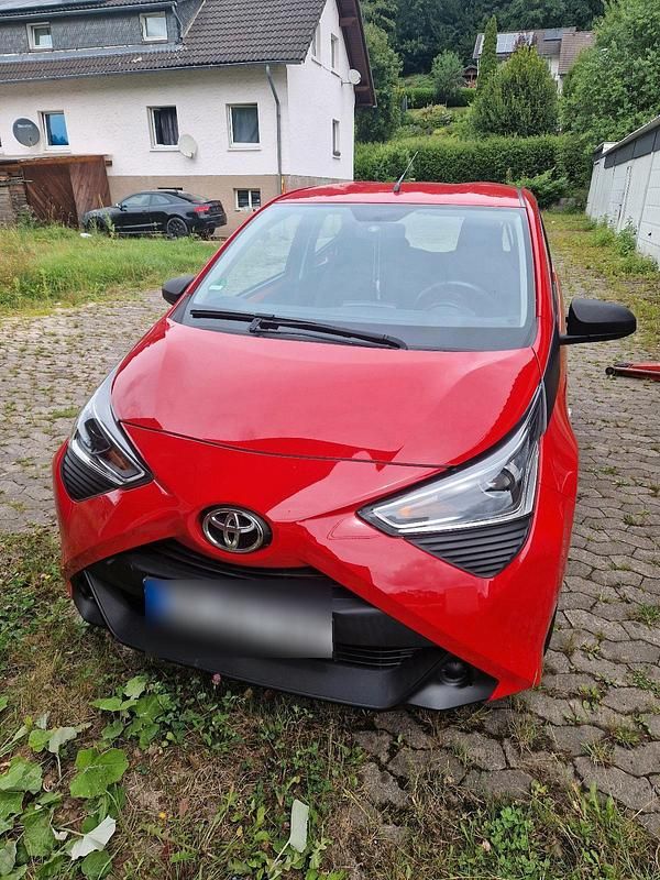 Gebraucht Toyota Aygo 65 PS (47 kW) 2020 Rot Kleinwagen