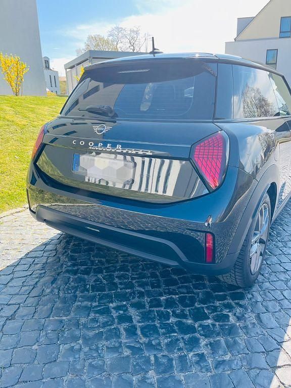 Gebraucht Mini Cooper Essential 156 PS (114 kW) 2024 Schwarz Kleinwagen