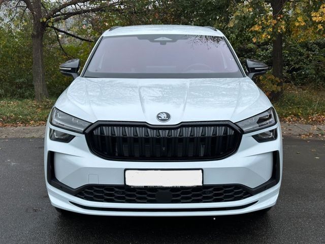 Weiß Neu 2025 Skoda Kodiaq SportLine SUV | 52.900 € (Fairer Preis) - Bild 1/4
