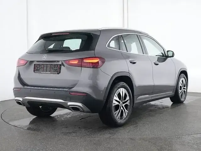 Gebraucht Mercedes GLA200 150 PS (110 kW) 2024 Grau SUV