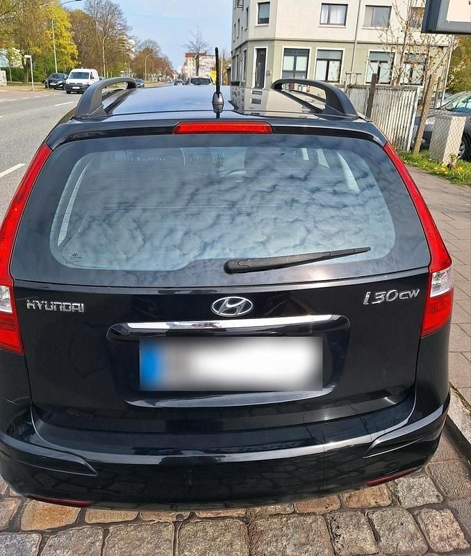 Gebraucht Hyundai i30 105 PS (77 kW) 2011 Schwarz Kombi