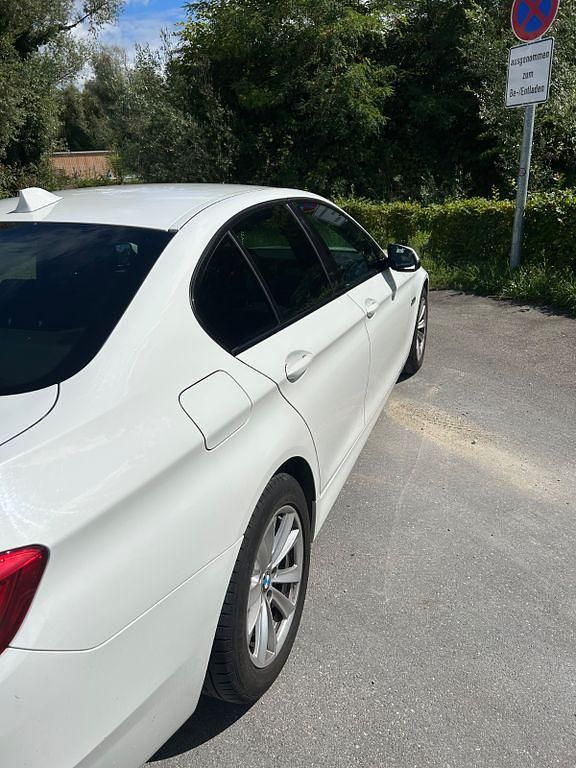 Weiß Gebraucht 2015 BMW 530 Limousine | 14.850 € (Guter Preis) - Bild 1/4