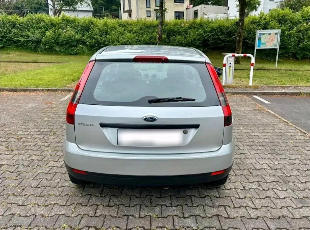 Gebraucht Ford Fiesta 60 PS (44 kW) 2004 Silber Kleinwagen