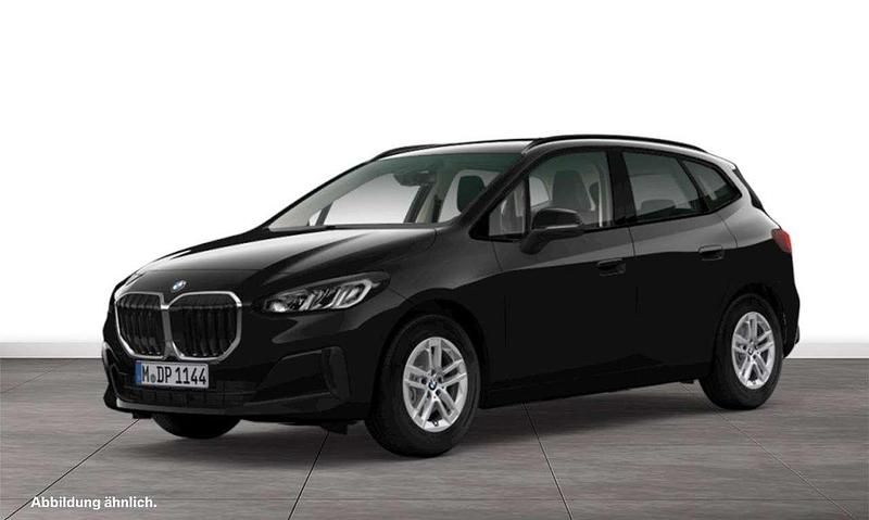 Schwarz uni Neu 2025 BMW 218 Active Tourer Van / Kleinbus | 32.046 € (Superpreis) - Bild 1/4